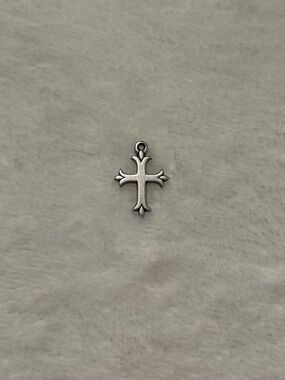 Retired James Avery Fleuree Cross charm